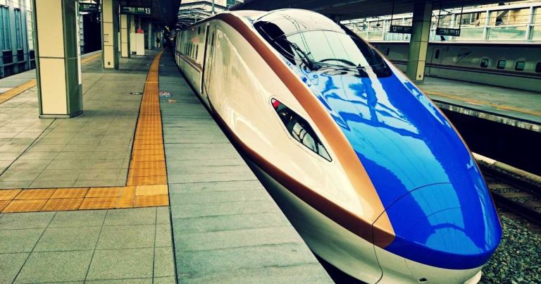 Novo trem-bala chinês entra na reta final de testes e pode começar a rodar em 2026