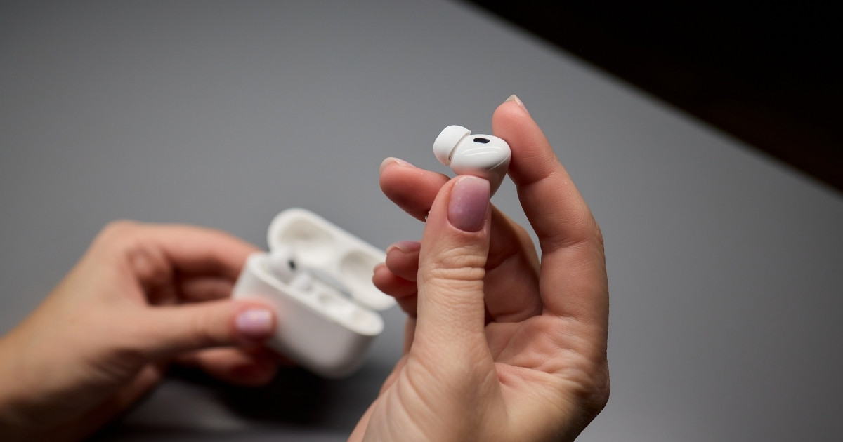 Uso prolongado de fones Bluetooth causa nódulos na tireoide? Entenda